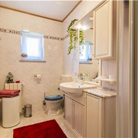 4 Bedroom Villa with Pool and Annex near Porec, Sleeps 8